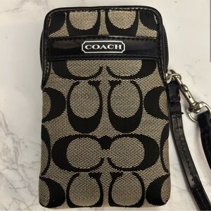Coach Zipper Small Bag With Card Holding Slots Inside And Wristlet